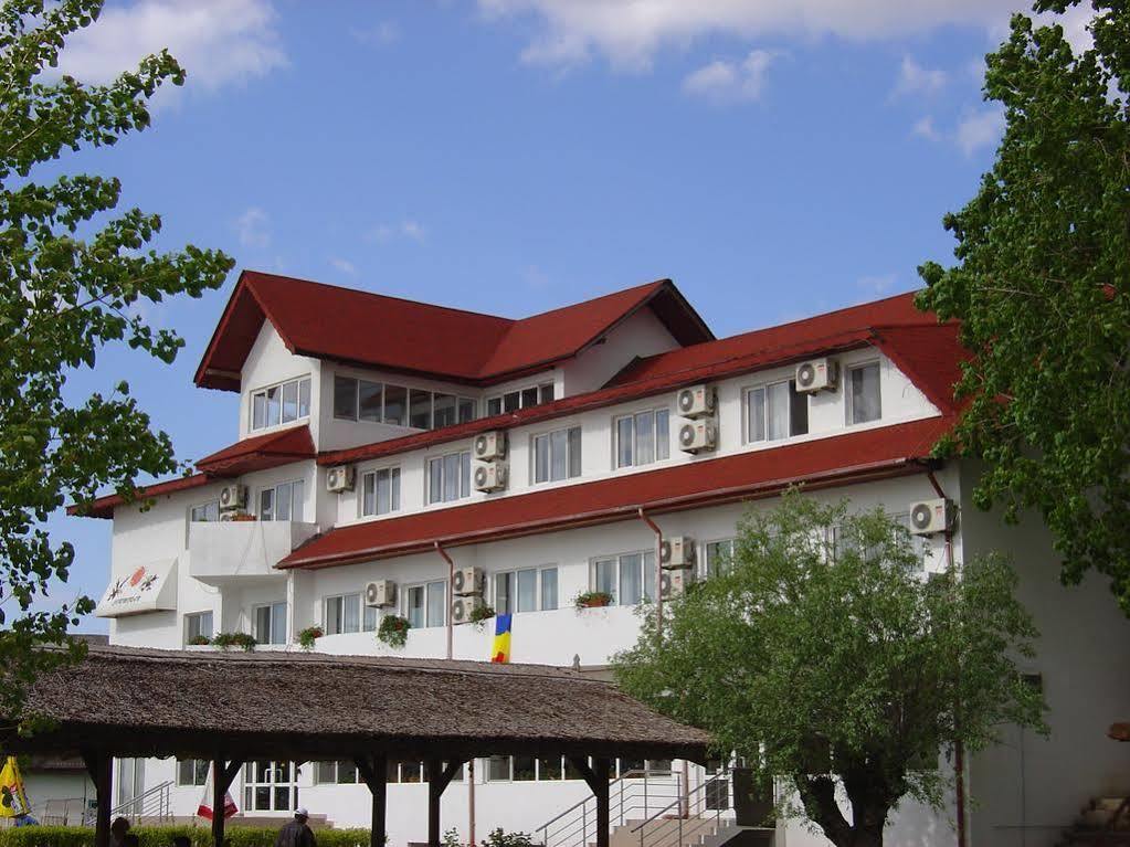 Cormoran אתר נופש Uzlina